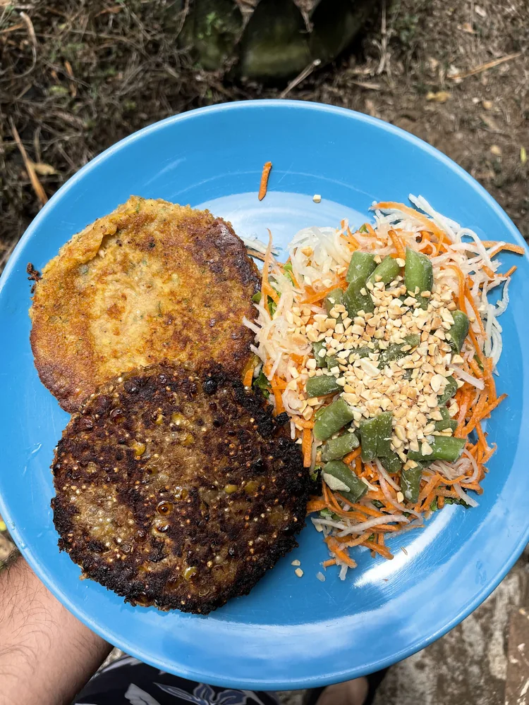 2 tortas + ensalada Thai